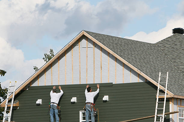 Professional Siding technician working in Maysville, NC